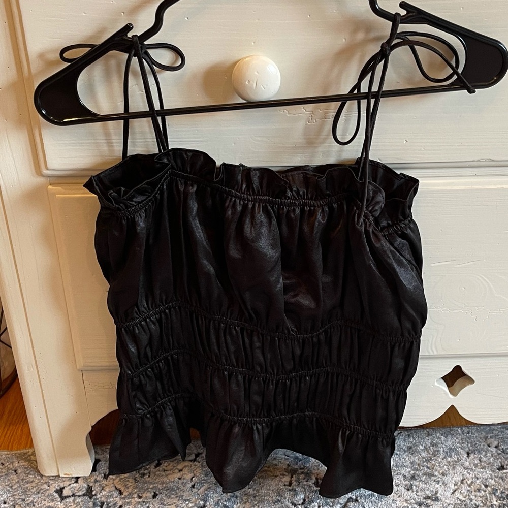 Black scrunched top